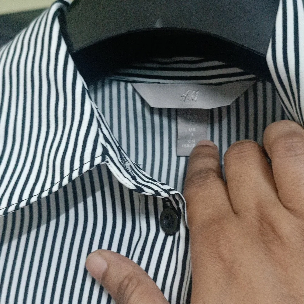 HM Shirt✌ - Picture 3 of 4